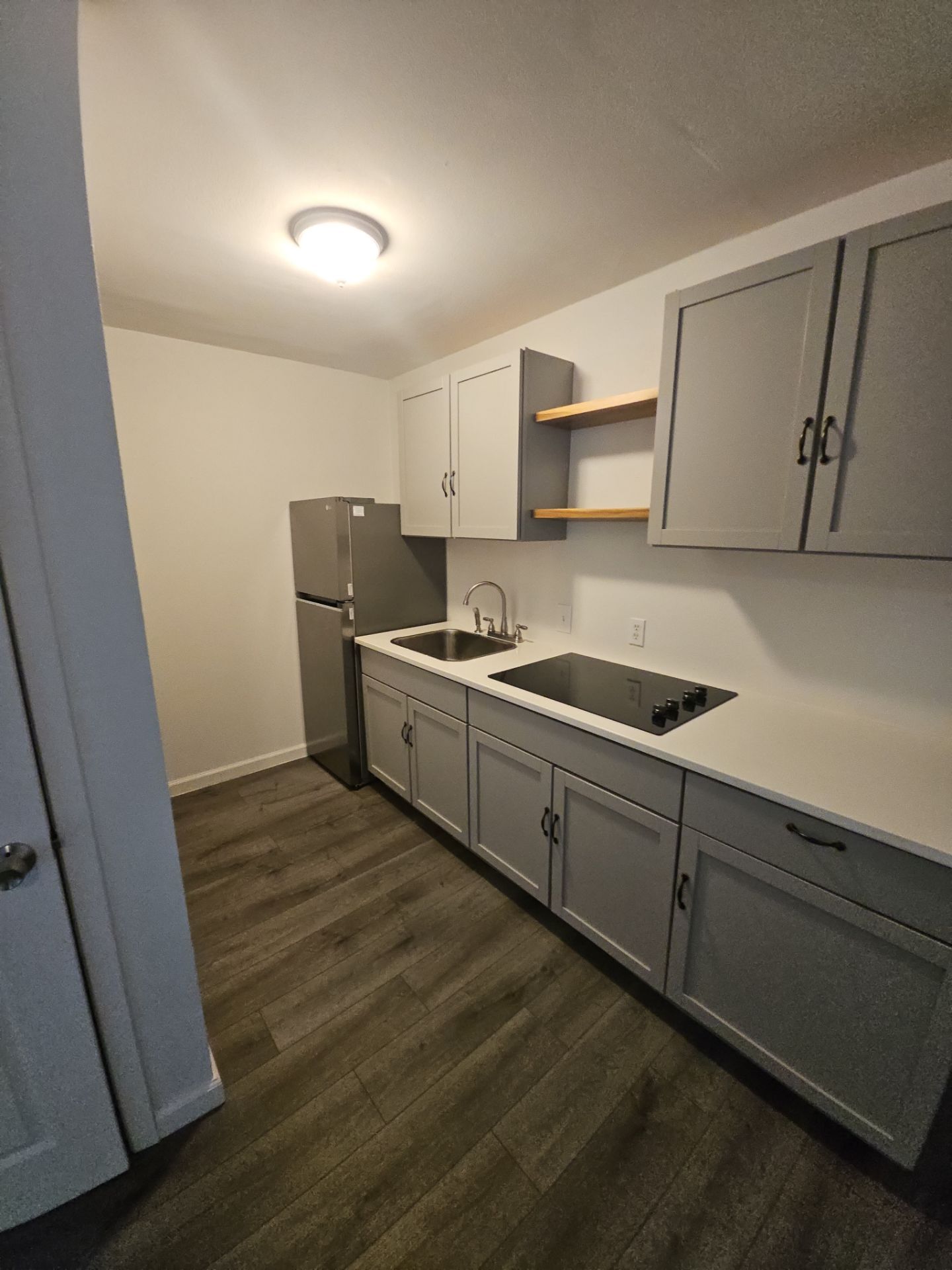 Residence C: Kitchen layout and refrigerator