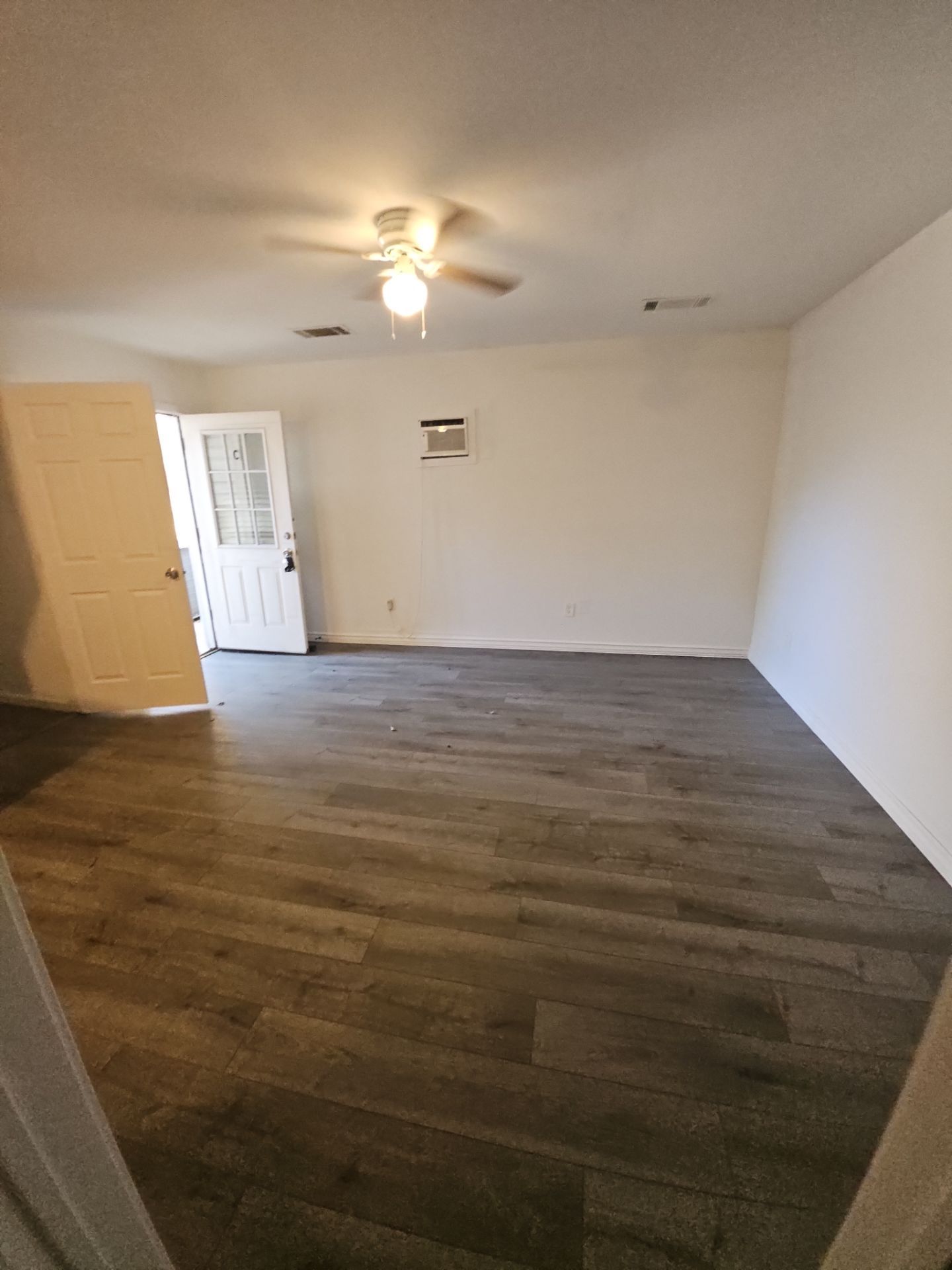 Residence C: Open living area and wood-look flooring