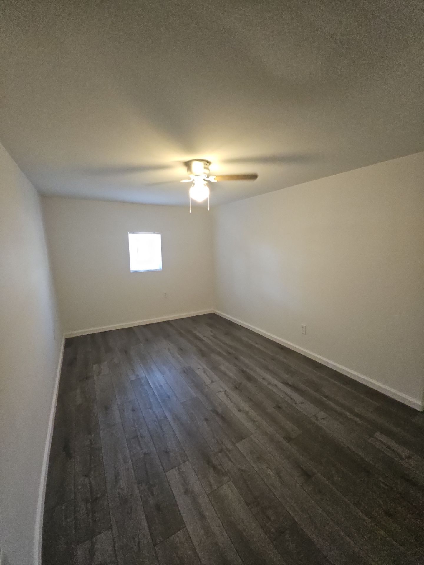 Residence C: Unfurnished room with ceiling fan